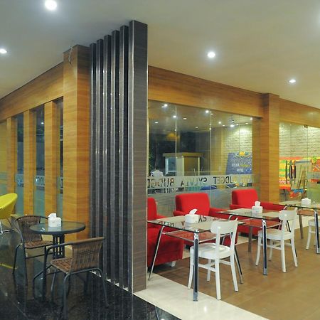 Sylvia Hotel Budget Kupang  Exterior foto