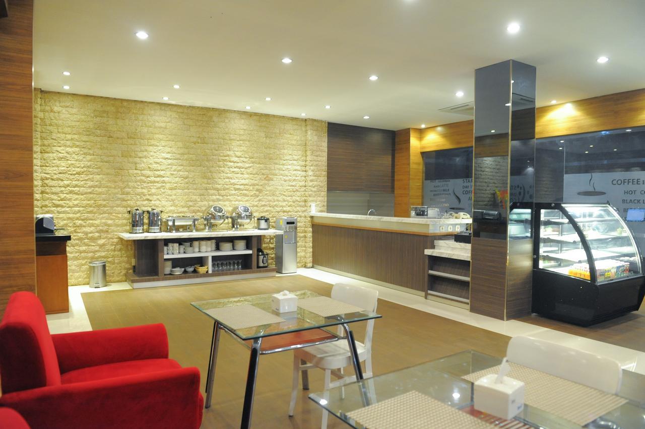 Sylvia Hotel Budget Kupang  Exterior foto