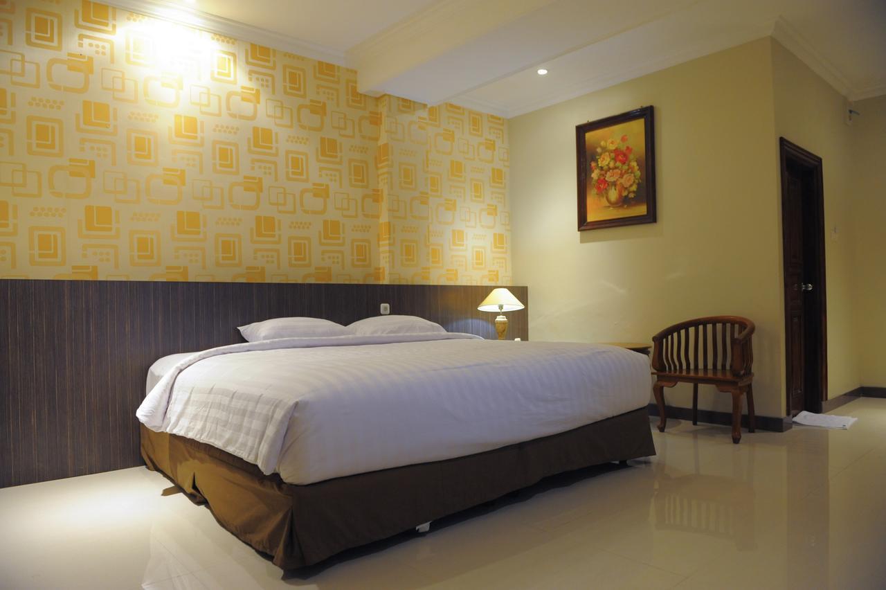 Sylvia Hotel Budget Kupang  Exterior foto