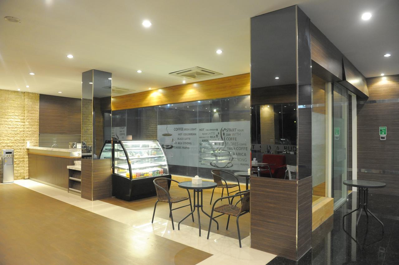 Sylvia Hotel Budget Kupang  Exterior foto