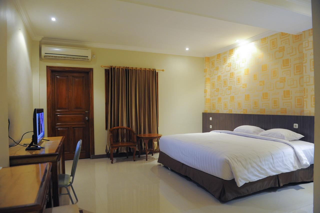 Sylvia Hotel Budget Kupang  Exterior foto