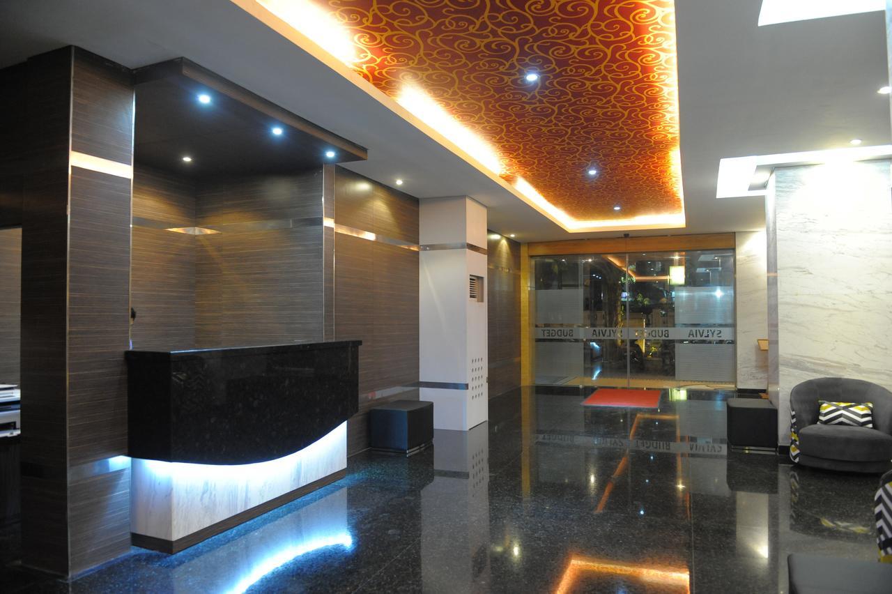 Sylvia Hotel Budget Kupang  Exterior foto