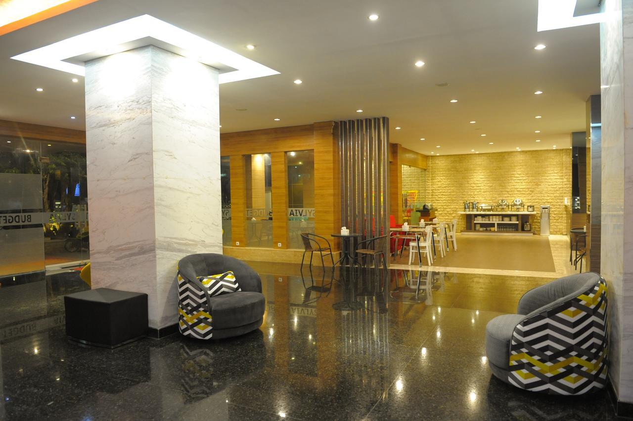 Sylvia Hotel Budget Kupang  Exterior foto