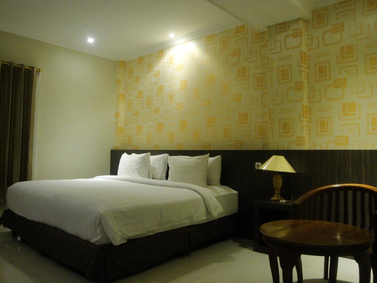 Sylvia Hotel Budget Kupang  Exterior foto