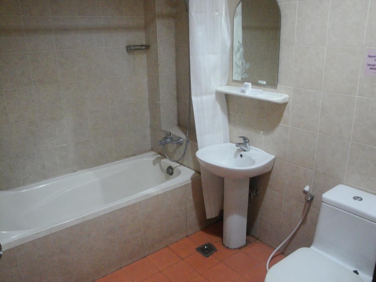 Sylvia Hotel Budget Kupang  Exterior foto