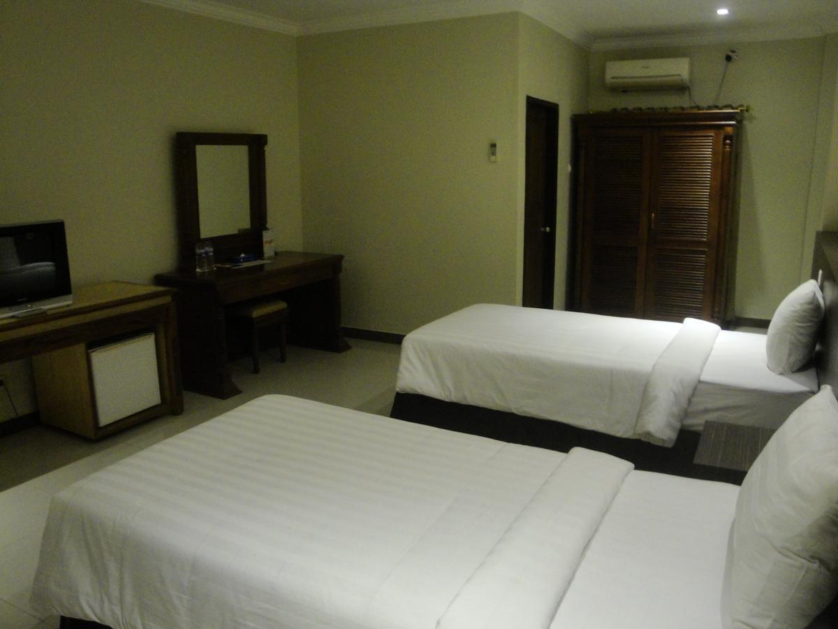 Sylvia Hotel Budget Kupang  Exterior foto