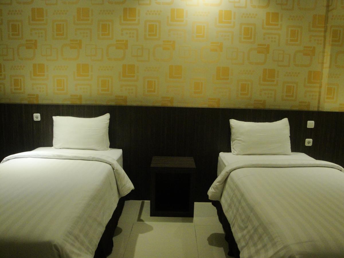 Sylvia Hotel Budget Kupang  Exterior foto