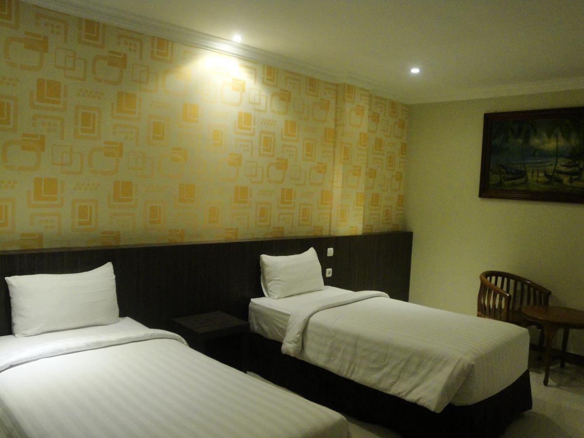 Sylvia Hotel Budget Kupang  Exterior foto