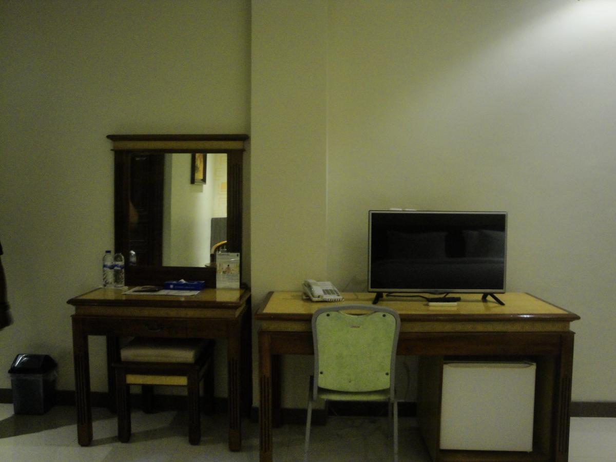 Sylvia Hotel Budget Kupang  Exterior foto