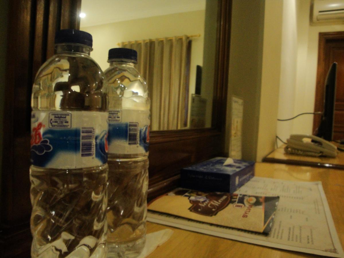 Sylvia Hotel Budget Kupang  Exterior foto