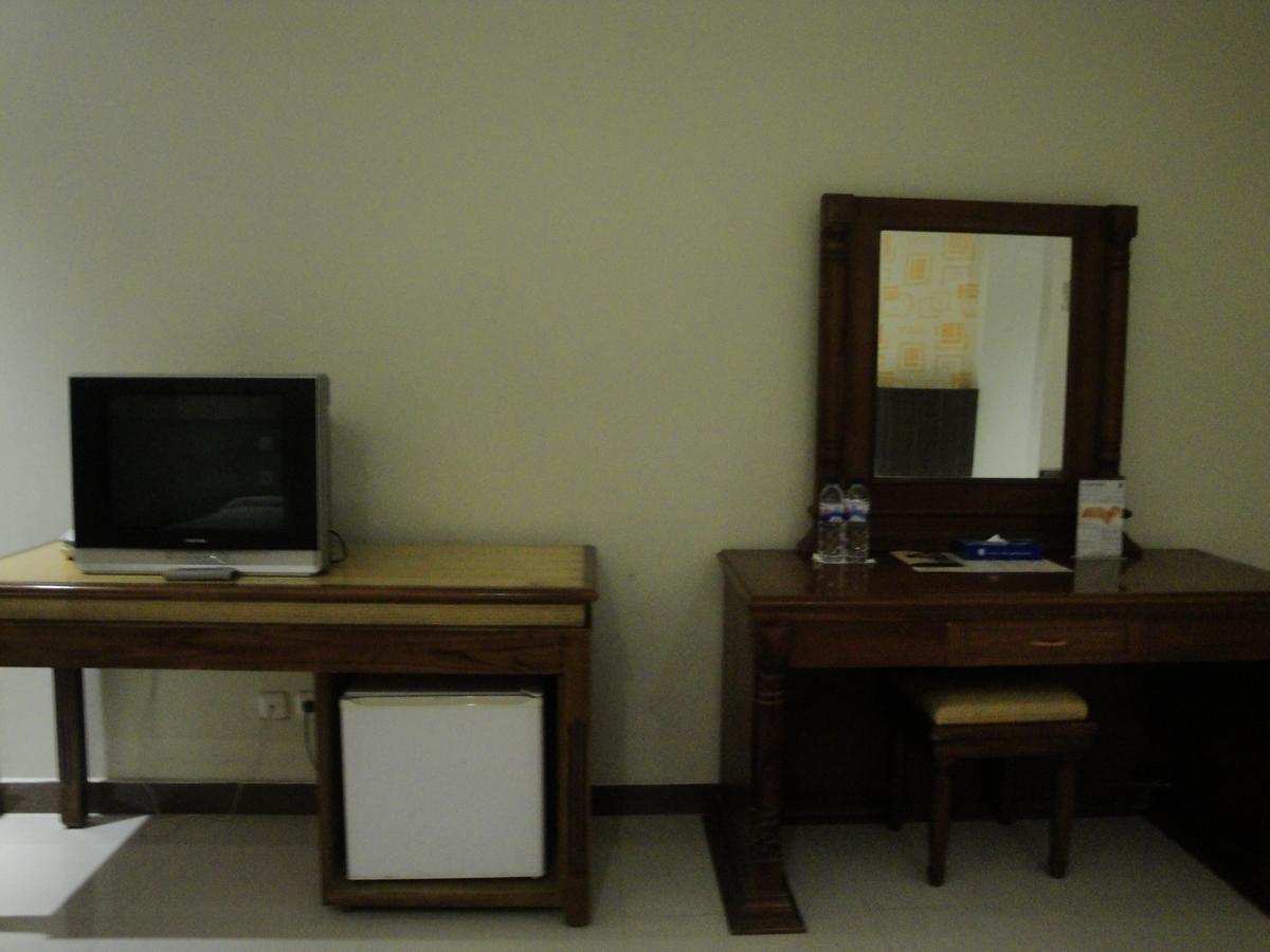 Sylvia Hotel Budget Kupang  Exterior foto